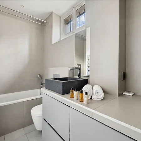 Veeve - Industry Chic Apartment