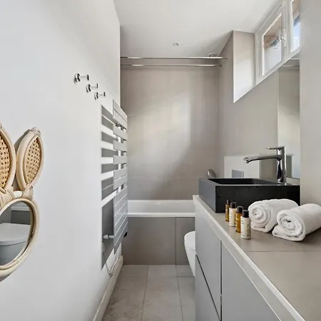 Veeve - Industry Chic Apartment Paris